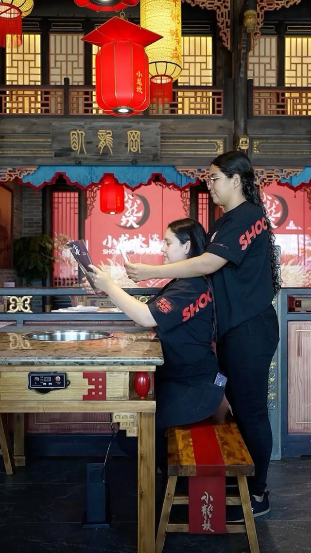 Aún no has vivido la experiencia en Xiao Long Kan en Málaga‼️🔥.

𝐗𝐈𝐀𝐎𝐋𝐎𝐍𝐆𝐊𝐀𝐍 𝐌𝐀́𝐋𝐀𝐆𝐀 
𝐇𝐎𝐓 𝐏𝐎𝐓
𝘜𝘯𝘢 𝘵𝘳𝘢𝘥𝘪𝘤𝘪𝘰́𝘯 𝘨𝘢𝘴𝘵𝘳𝘰𝘯𝘰́𝘮𝘪𝘤𝘢 𝘮𝘪𝘭𝘦𝘯𝘢𝘳𝘪𝘢

🕜 Lunes a Domingo 
  13.00h - 17.00h y 
  de 19.00h - 00.30h

🈯️ Reserva a través del botón “Reservar” de nuestro perfil⤴️

#shooloongkan #xiaolongkan #xiaolongkanmálaga #xiaolongkanespaña #小龙坎 #马拉加小龙坎 #malaga #hotpot #hotpotmalaga #restaurantechinomalaga #restaurantesmalaga #comidachinamalaga #experienciagastronomica #inviernoenmalaga #wagyu #carnedewagyu